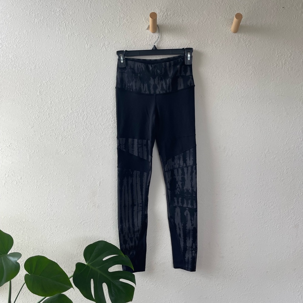 The North Face Tie-Dye FlashDry Tech Leggings/Tights